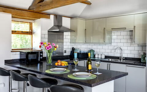 The Cottages Collection at Rusty Lane Farm: Meubles, Cuisine, Design Intérieur, Comptoir, Sol, Appareil De Cuisine, Cabinetry, Luminaire, Principaux Appliance, Bois