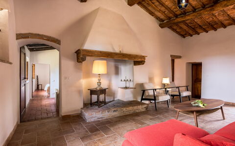 Casa Amelia, Pool, Casole Elsa, Monti: Mur, Meubles, Sol, Design Intérieur, Plafond, Sol, Domicile, Chaise, Pièce, Salon