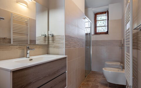 Casa Amelia, Pool, Casole Elsa, Monti: Sol, Luminaire Plomberie, Salle De Bains, Sol, Design Intérieur, Évier, Lavabo, Robinet, Armoire De Toilette, Plomberie