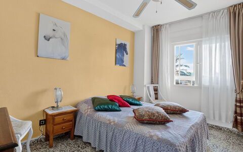 Goya - Mar de Cristal: Meubles, Design Intérieur, Lit, Chambre, Sol, Sol, Mur, Pièce, Bois, Plafond