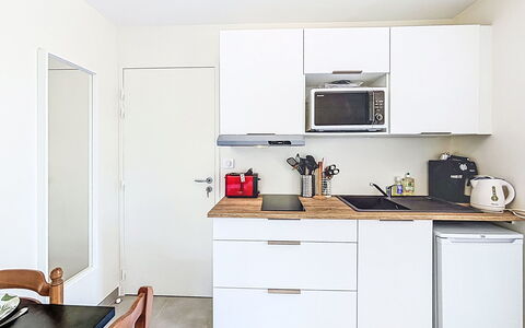 Beg en Aud: Meubles, Cuisine, Comptoir, Cabinetry, Design Intérieur, Sol, Appareil De Cuisine, Bois, Sol, Principaux Appliance