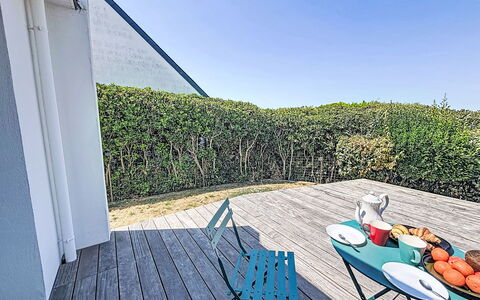 Beg en Aud: Bleu, Lumière Du Soleil, Mobilier De Jardin, Ombre, Aménagement Paysager, Clôture, Haie, Balcon, Eco Hôtel, Passerelle