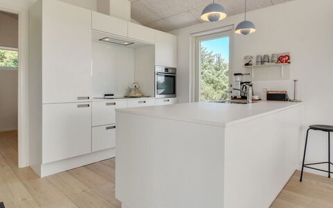 Fromer - 800M from the Sea: Cuisine, Comptoir, Design Intérieur, Sol, Appareil De Cuisine, Sol, Meubles, Cabinetry, Plafond, Bois