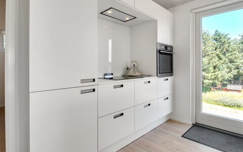 Fromer - 800M from the Sea: Cuisine, Comptoir, Sol, Cabinetry, Design Intérieur, Appareil De Cuisine, Bois, Sol, Plafond, Principaux Appliance