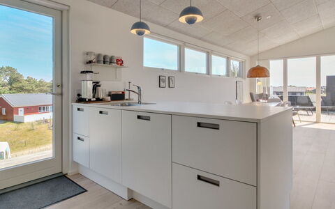 Fromer - 800M from the Sea: Bois, Cuisine, Sol, Comptoir, Sol, Design Intérieur, Plafond, Domicile, Cabinetry, Luminaire