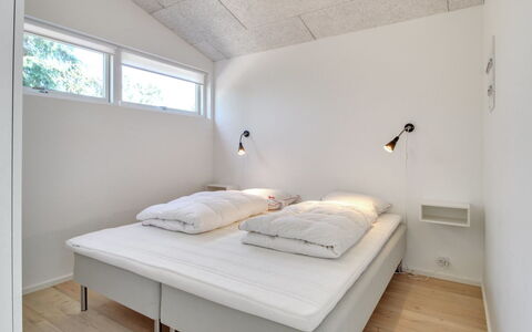 Fromer - 800M from the Sea: Design Intérieur, Plafond, Sol, Sol, Chambre, Éclairage, Luminaire, Pièce, Lit, Meubles