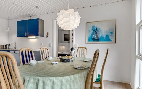 Jale - 300M from the Sea: Meubles, Design Intérieur, Luminaire, Plafond, Sol, Bois, Salle À Manger, Lustre, Chaise, Sol