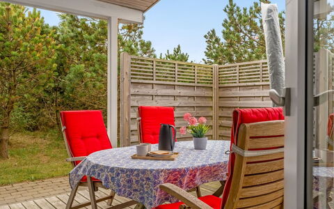 Jale - 300M from the Sea: Meubles, Chaise, Mobilier De Jardin, Table, Bois, Tableau De Plein Air, Table Cuisine Et Salle A Manger, Table Basse, Jardin, Ombre