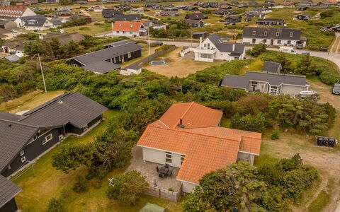 Jale - 300M from the Sea: Zone Résidentielle, Domicile, Toit, Maison, Paysage, Lot Terre, Banlieue, Plaine, Vue Du Ciel, Photographie Aérienne