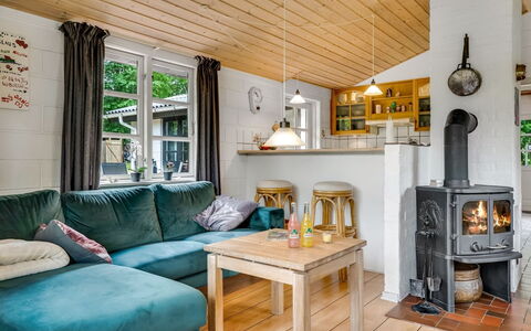 Söffren - 450M to the Fjord: Bois, Meubles, Sol, Design Intérieur, Sol, Domicile, Pièce, Salon, Plafond, Canapé