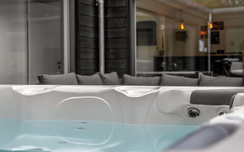 Filippine - 800M from the Sea: Baignoire, Luminaire Plomberie, Jacuzzi, Plomberie, Conception, Salle De Bains, Plante D'Appartement, Robinet, Hôtel