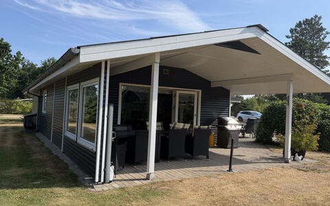 Alkmar - from the Sea: Toit, Porte, Domicile, Chalet, Porche, Siding, Ombre, Structure En Plein Air, Batiments Jardin, Cour