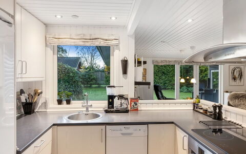 Alkmar - from the Sea: Cuisine, Comptoir, Appareil De Cuisine, Design Intérieur, Cabinetry, Plafond, Sol, Meubles, Principaux Appliance, Électroménager