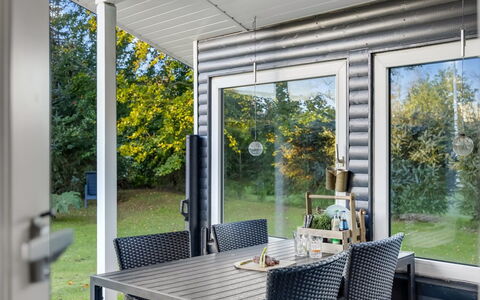 Alkmar - from the Sea: Porche, Meubles, Porte, Ombre, Mobilier De Jardin, Patio, Chaise, Verre, Structure En Plein Air, Pot De Fleur
