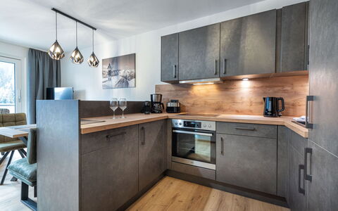 Viehhofen 1: Sol, Design Intérieur, Meubles, Comptoir, Cuisine, Plafond, Cabinetry, Électroménager, Dur, Tache De Bois