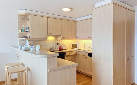 Résidence Mila N°2: Meubles, Cabinetry, Comptoir, Cuisine, Bois, Appareil De Cuisine, Design Intérieur, Sol, Sol, Placard