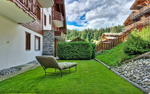 Résidence Mila N°2: Domicile, Jardin, Pelouse, Biens, Aménagement Paysager, Cour, Eco Hôtel, Mélèze, Villa