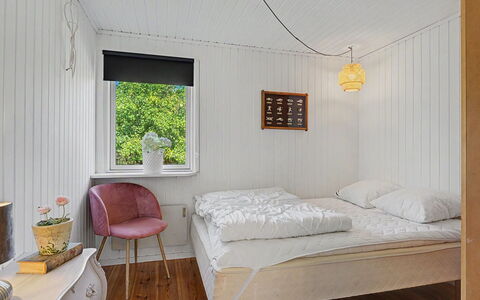 Leve - 300M from the Sea: Design Intérieur, Chambre, Mur, Lit, Sol, Sol, Bois, Plafond, Meubles, Drap De Lit