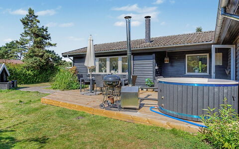Leve - 300M from the Sea: Bois, Toit, Maison, Domicile, Chalet, Composite, Mobilier De Jardin, Ombre, Jardin, Plate-Forme
