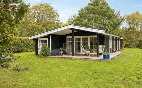 Brynja - 2.5Km from the Sea: Chalet, Biens, Pelouse, Structure En Plein Air, Cour, Porche, Batiments Jardin, Ferme