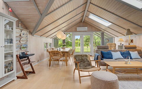 Aleksis - 900M from the Sea: Bois, Design Intérieur, Meubles, Plafond, Sol, Sol, Parquet, Chaise, Salon, Pièce