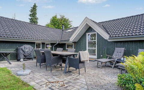 Aleksis - 900M from the Sea: Toit, Maison, Domicile, Chalet, Siding, Biens, Jardin, Arrière-Cour, Cour, Aménagement Paysager