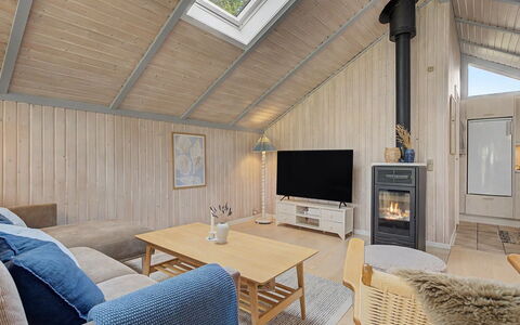 Aleksis - 900M from the Sea: Bois, Plafond, Design Intérieur, Sol, Pièce, Sol, Domicile, Meubles, Dur, Salon