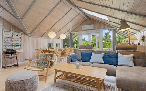 Aleksis - 900M from the Sea: Design Intérieur, Bois, Meubles, Plafond, Sol, Sol, Canapé, Salon, Parquet, Pièce