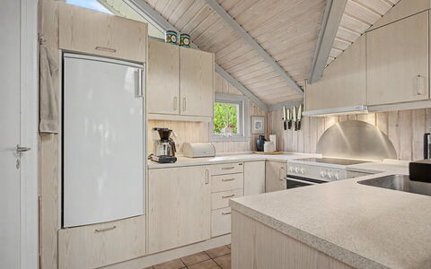 Aleksis - 900M from the Sea: Sol, Cuisine, Design Intérieur, Comptoir, Plafond, Sol, Meubles, Cabinetry, Domicile, Luminaire