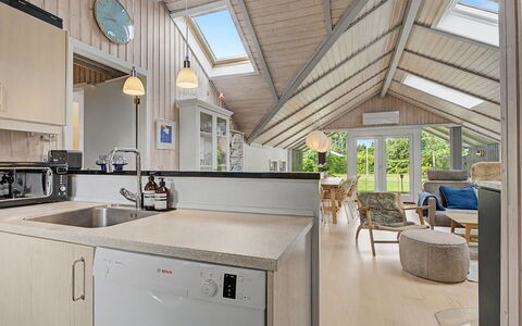 Aleksis - 900M from the Sea: Bois, Sol, Design Intérieur, Plafond, Meubles, Sol, Cuisine, Pièce, Domicile, Comptoir