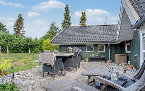 Aleksis - 900M from the Sea: Toit, Maison, Domicile, Chalet, Arbuste, Zone Résidentielle, Siding, Jardin, Lot Terre, Couverture De Sol