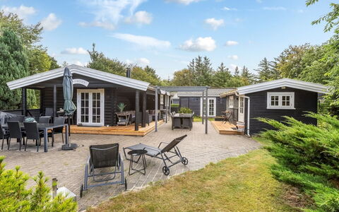 Marjanna - 500M to the Fjord: Domicile, Maison, Toit, Chalet, Porte, Biens, Siding, Porche, Cour, Jardin