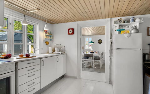 Safir - 1.7Km from the Sea: Cuisine, Appareil De Cuisine, Design Intérieur, Principaux Appliance, Bois, Comptoir, Sol, Électroménager, Plafond, Cabinetry