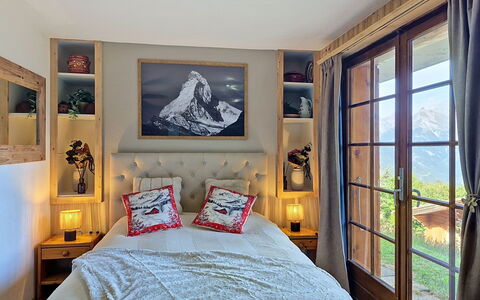 Ozer: Meubles, Design Intérieur, Lit, Chambre, Mur, Drap De Lit, Literie, Pièce, Bois, Sol
