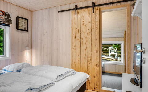 Inola - 400M to the Fjord: Chambre, Bois, Lit, Design Intérieur, Sol, Plafond, Sol, Drap De Lit, Literie, Pièce