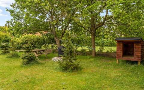 Inola - 400M to the Fjord: Domicile, Toit, Maison, Porte, Chalet, Ombre, Jardin, Couverture De Sol, Porche, Cour