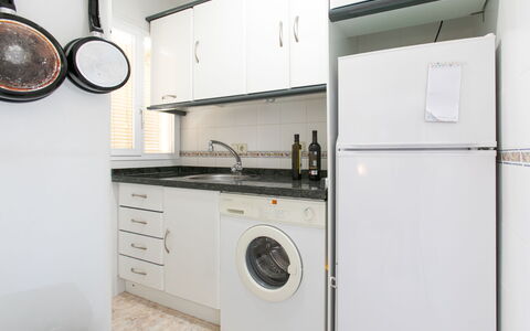Gondolas Tropical: Principaux Appliance, Cuisine, Appareil De Cuisine, Comptoir, Cabinetry, Sol, Design Intérieur, Électroménager, Luminaire Plomberie, Sol