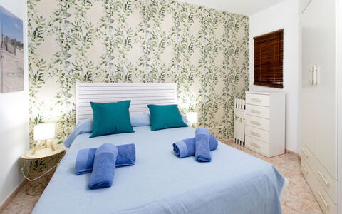Gondolas Tropical: Meubles, Design Intérieur, Sol, Mur, Sol, Pièce, Bois, Chambre, Lit, Plafond