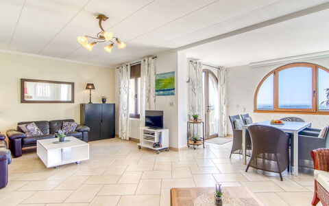 Schöne: Sol, Design Intérieur, Sol, Meubles, Plafond, Éclairage, Parquet, Pièce, Canapé, Salon