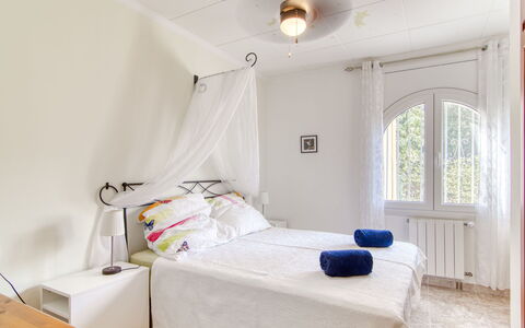 Girasol: Meubles, Lit, Design Intérieur, Chambre, Sol, Sol, Mur, Bois, Literie, Plafond