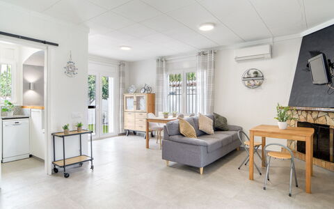 Antonia: Sol, Design Intérieur, Sol, Meubles, Plafond, Pièce, Domicile, Parquet, Appartement, Salon