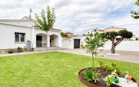 Antonia: Zone Résidentielle, Maison, Domicile, Jardin, Lot Terre, Biens, Aménagement Paysager, Allée, Pelouse