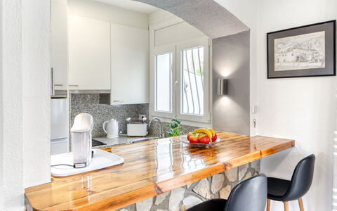 Antonia: Meubles, Design Intérieur, Bois, Sol, Comptoir, Cuisine, Plafond, Éclairage, Domicile, Sol