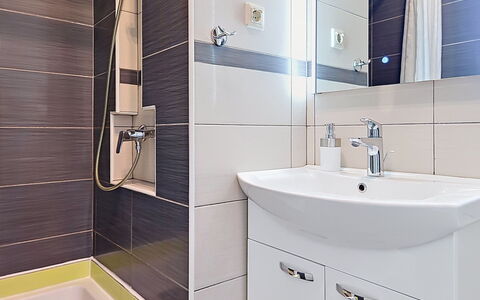 Bliss: Salle De Bains, Luminaire Plomberie, Design Intérieur, Sol, Lavabo, Sol, Évier, Robinet, Plomberie, Miroir