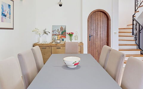 Bliss: Meubles, Design Intérieur, Sol, Table, Mur, Bois, Table Cuisine Et Salle A Manger, Chaise, Sol, Salle À Manger