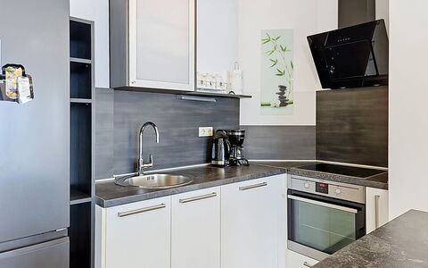 Bliss: Appareil De Cuisine, Cuisine, Comptoir, Cabinetry, Principaux Appliance, Meubles, Design Intérieur, Électroménager, Sol, Bois