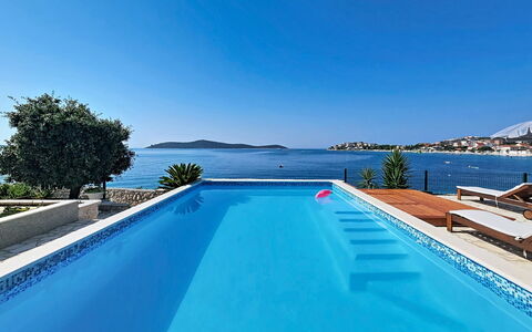 Bliss: Bleu, Piscine, L'Eau, Recours, Mer, Cotiers Et Relief Océaniques, Eco Hôtel, Mobilier De Jardin, Loisir, Côte