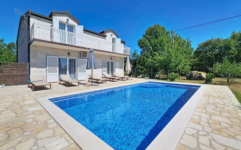 Ivana: Piscine, Zone Résidentielle, Composite, Recours, Biens, Ombre, Villa, Eco Hôtel, Hôtel, Ville Resort