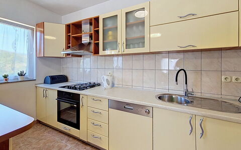 Ivana: Comptoir, Cabinetry, Cuisine, Bois, Sol, Appareil De Cuisine, Design Intérieur, Meubles, Principaux Appliance, Pièce