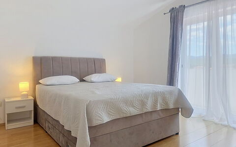 Ivana: Meubles, Lit, Chambre, Literie, Design Intérieur, Drap De Lit, Sol, Bois, Linge, Sol